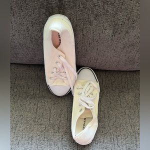 Crème colored airwalks